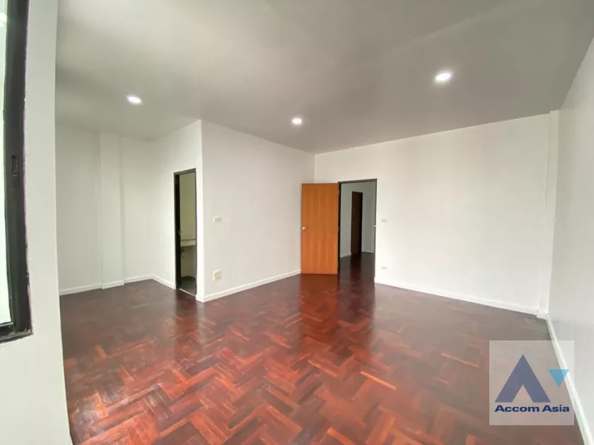 unitHome Office |  4 Bedrooms  Townhouse For Rent & Sale in Sukhumvit, Bangkok  near BTS On Nut (AA36575)