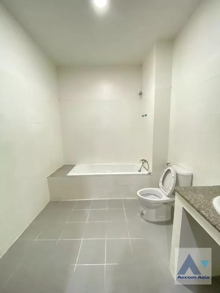 7  4 br Townhouse for rent and sale in Sukhumvit ,Bangkok BTS On Nut AA36575