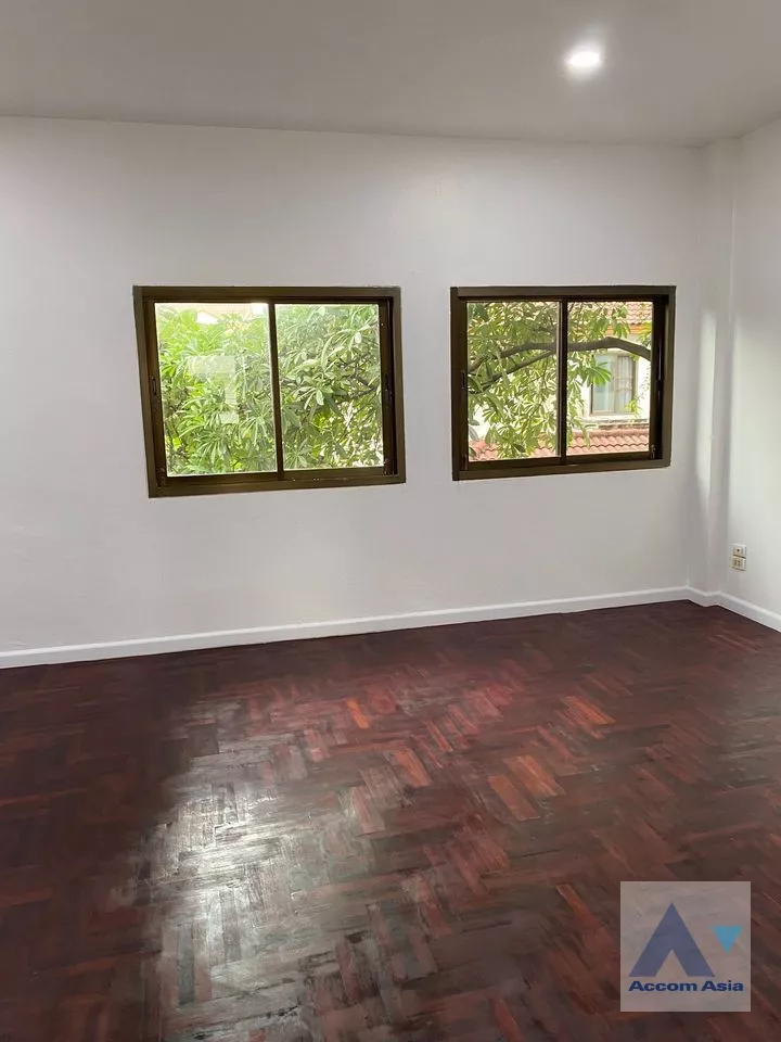 8  4 br Townhouse for rent and sale in Sukhumvit ,Bangkok BTS On Nut AA36575