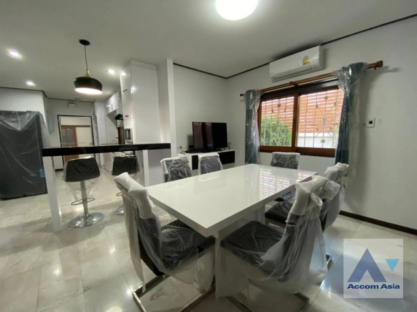 4  4 br House For Rent in Phaholyothin ,Bangkok BTS Ari AA36594