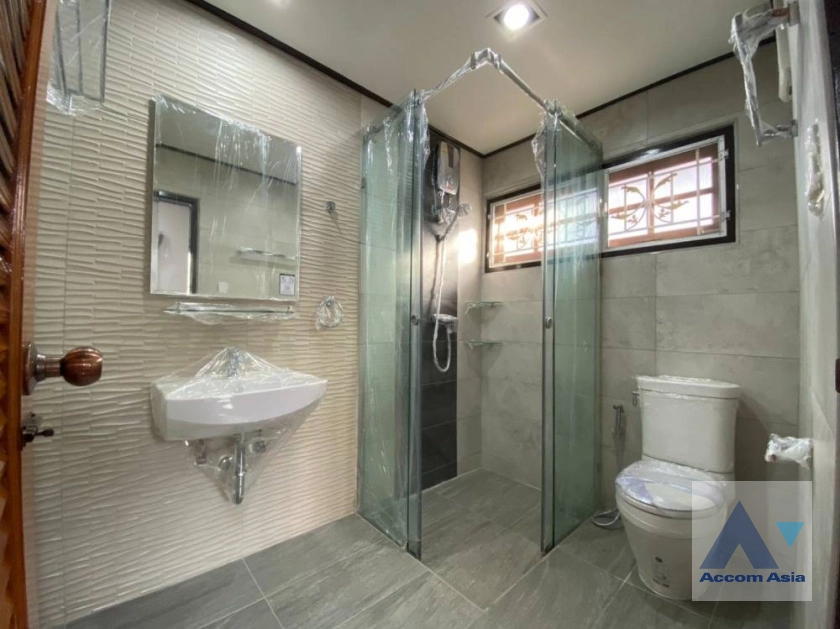 8  4 br House For Rent in Phaholyothin ,Bangkok BTS Ari AA36594