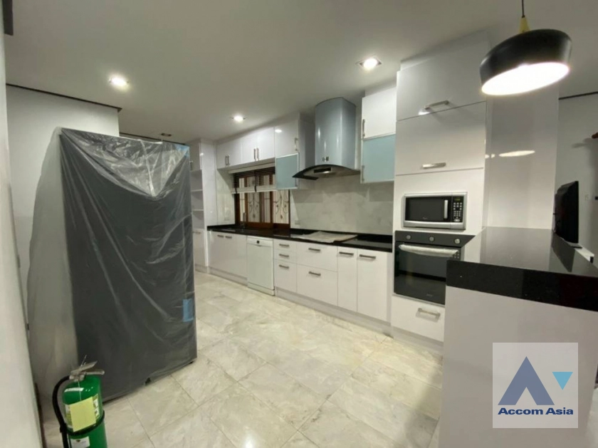 5  4 br House For Rent in Phaholyothin ,Bangkok BTS Ari AA36594