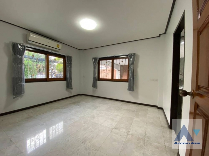  1  4 br House For Rent in Phaholyothin ,Bangkok BTS Ari AA36594