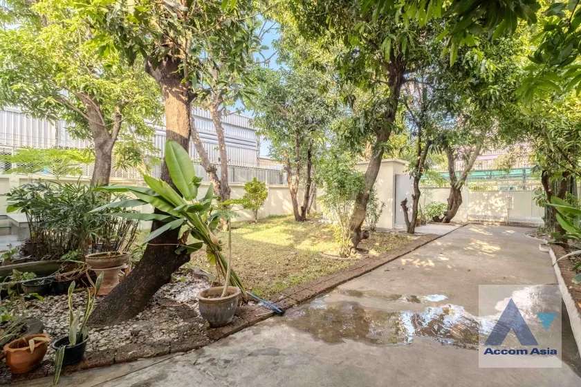 4  4 br House for rent and sale in Sukhumvit ,Bangkok BTS On Nut AA36596