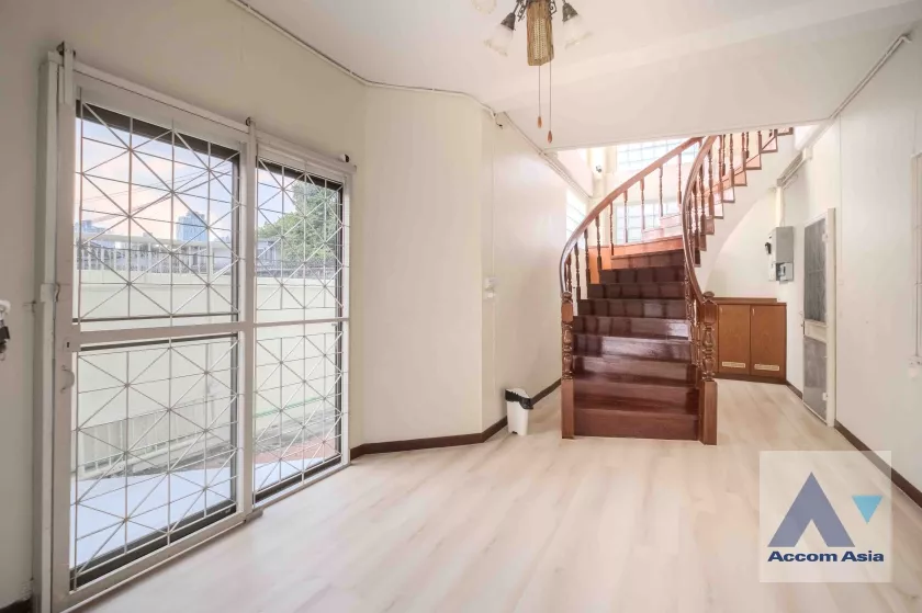 16  4 br House for rent and sale in Sukhumvit ,Bangkok BTS On Nut AA36596