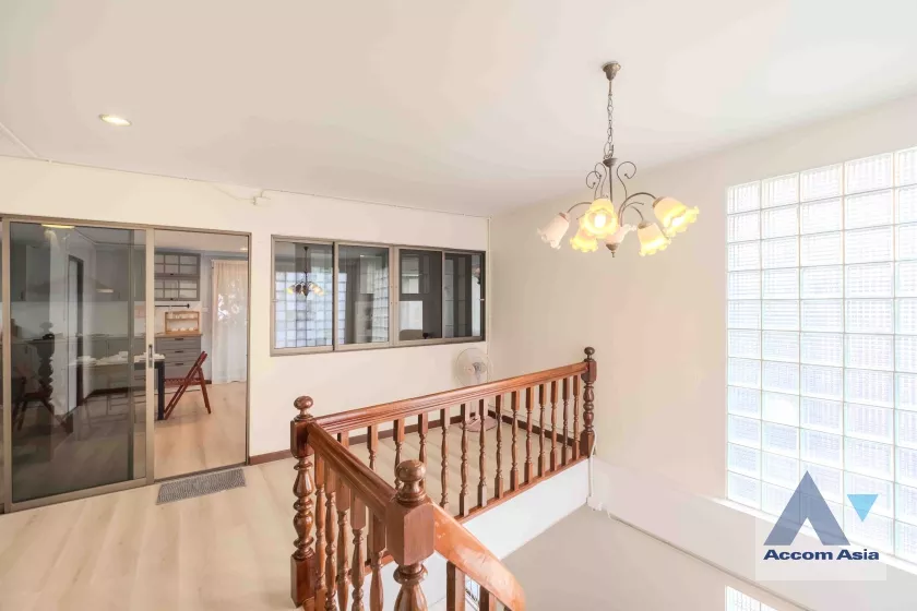 17  4 br House for rent and sale in Sukhumvit ,Bangkok BTS On Nut AA36596