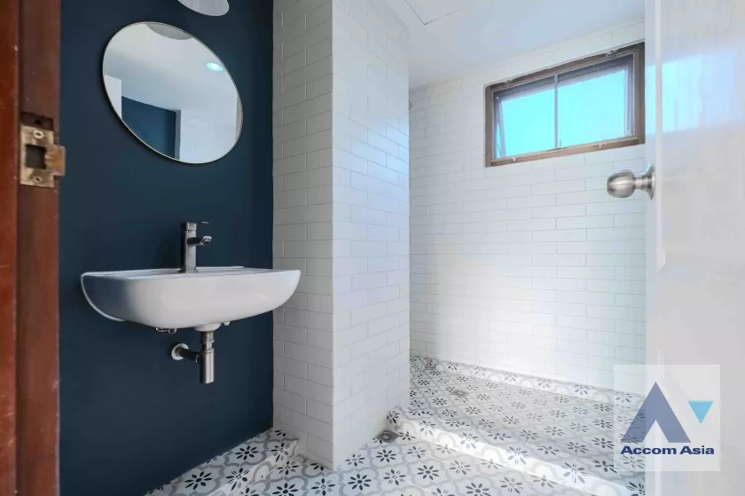 20  4 br House for rent and sale in Sukhumvit ,Bangkok BTS On Nut AA36596