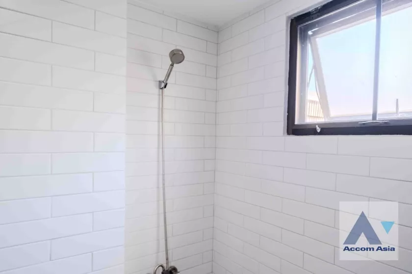 21  4 br House for rent and sale in Sukhumvit ,Bangkok BTS On Nut AA36596