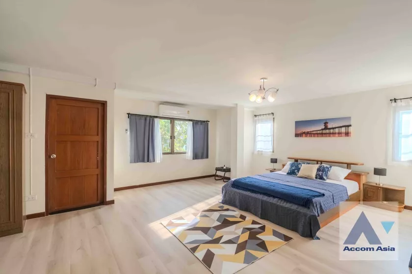 23  4 br House for rent and sale in Sukhumvit ,Bangkok BTS On Nut AA36596