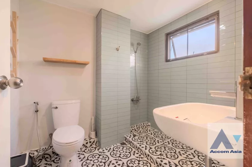 25  4 br House for rent and sale in Sukhumvit ,Bangkok BTS On Nut AA36596