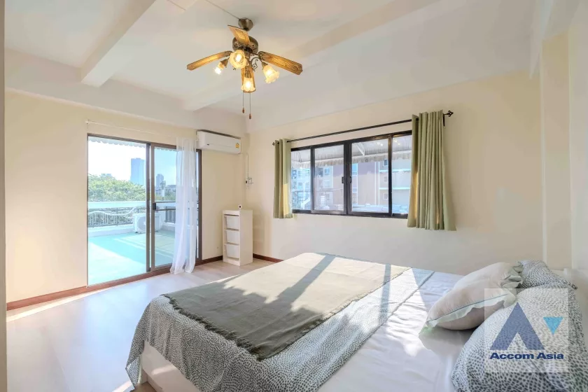 32  4 br House for rent and sale in Sukhumvit ,Bangkok BTS On Nut AA36596