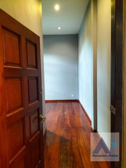 7  5 br House for rent and sale in pattanakarn ,Bangkok  AA36598