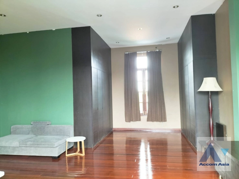 8  5 br House for rent and sale in pattanakarn ,Bangkok  AA36598