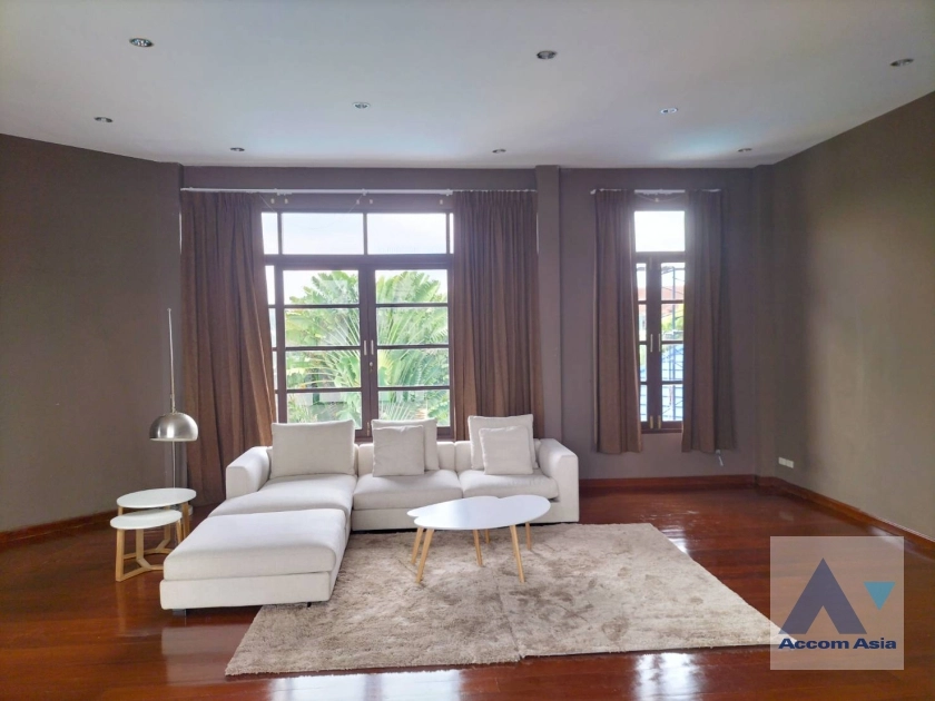 unit 5 Bedrooms  House For Rent & Sale in Sukhumvit, Bangkok  (AA36598)