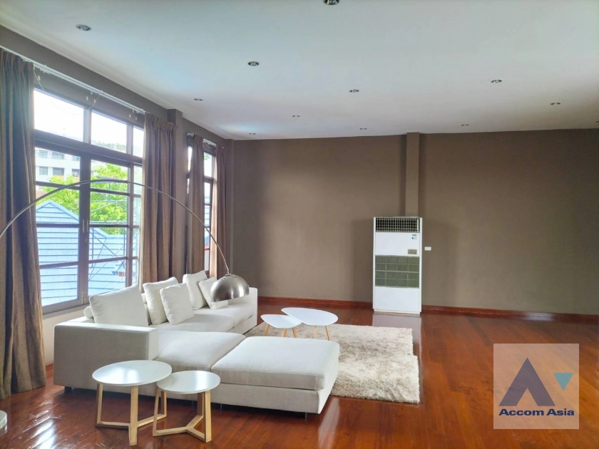 unit 5 Bedrooms  House For Rent & Sale in Sukhumvit, Bangkok  (AA36598)