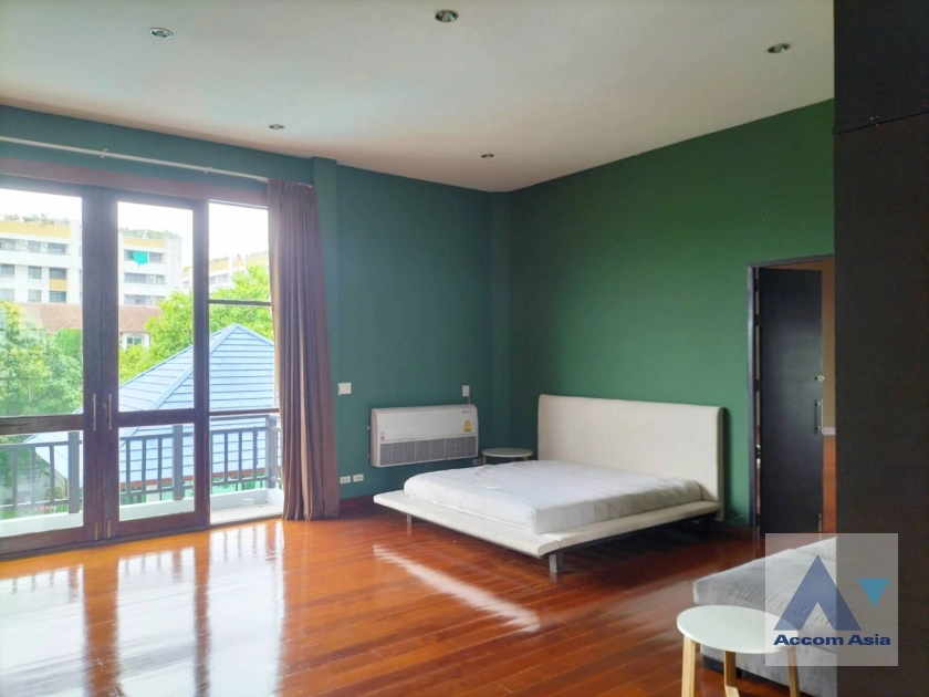 10  5 br House for rent and sale in pattanakarn ,Bangkok  AA36598