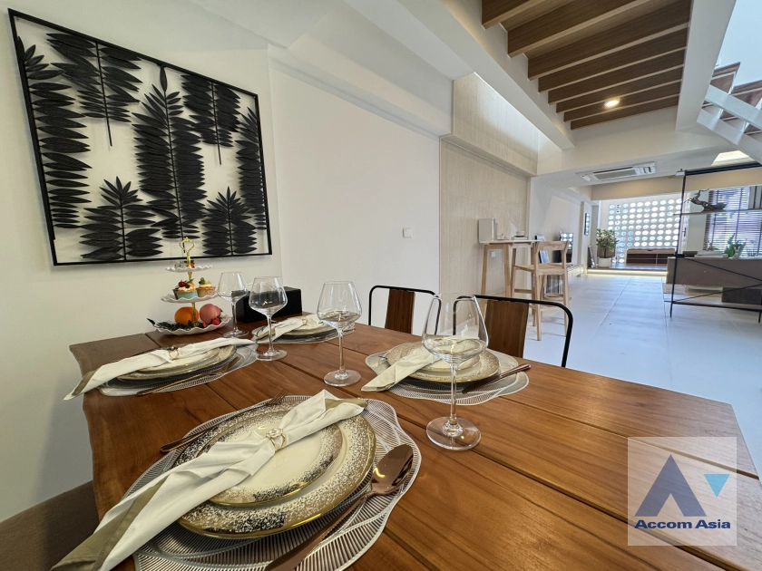 13  2 br Townhouse For Sale in Sukhumvit ,Bangkok BTS Phra khanong at Moo Baan Klongtan Nivet AA36604