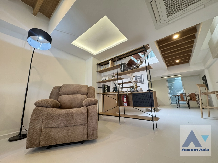 8  2 br Townhouse For Sale in Sukhumvit ,Bangkok BTS Phra khanong at Moo Baan Klongtan Nivet AA36604