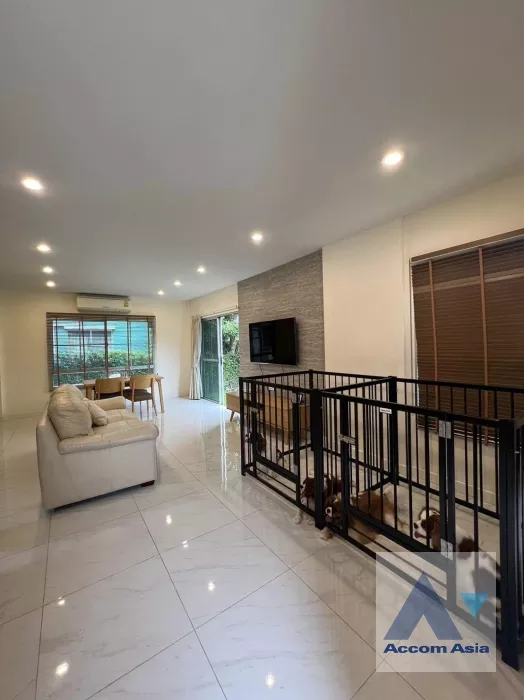  3 Bedrooms  House For Sale in Dusit, Bangkok  (AA36611)