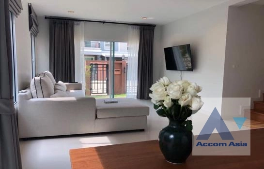 unit 3 Bedrooms  House For Rent & Sale in Pattanakarn, Bangkok  near ARL Hua Mak (AA36615)