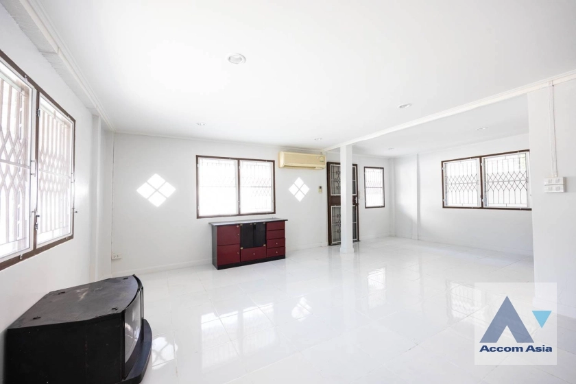 7  2 br House For Rent in Sukhumvit ,Bangkok BTS Phrom Phong AA36616