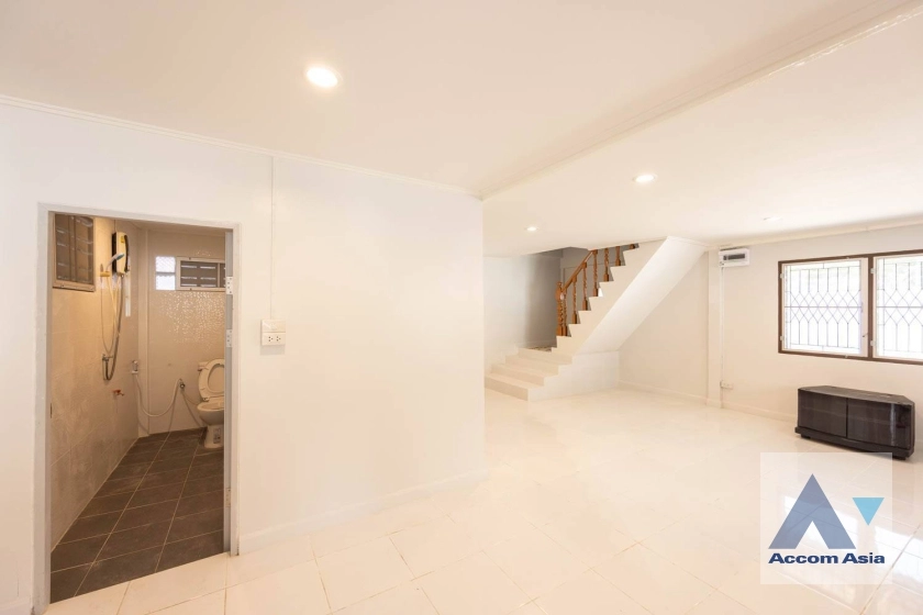 4  2 br House For Rent in Sukhumvit ,Bangkok BTS Phrom Phong AA36616