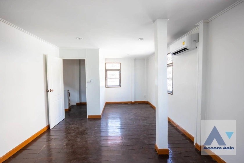 9  2 br House For Rent in Sukhumvit ,Bangkok BTS Phrom Phong AA36616