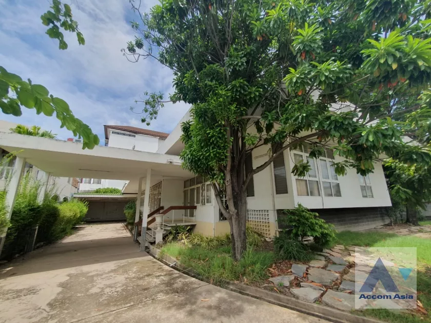  1  2 br House For Rent in pattanakarn ,Bangkok ARL Ramkhamhaeng AA36622