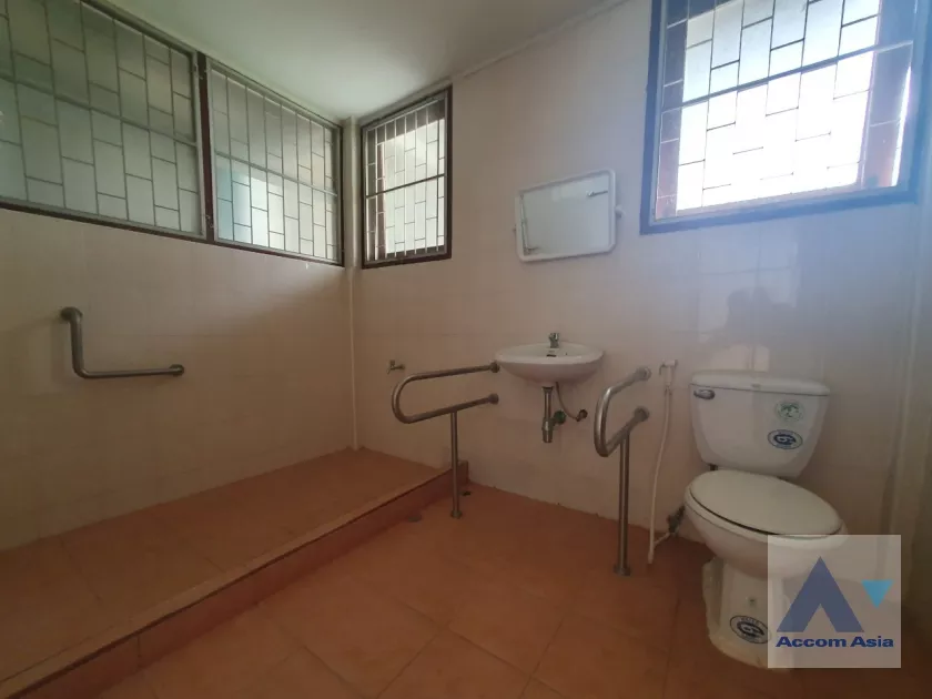 42  2 br House for rent and sale in Pattanakarn ,Bangkok ARL Ramkhamhaeng AA36622