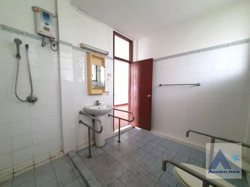 44  2 br House for rent and sale in Pattanakarn ,Bangkok ARL Ramkhamhaeng AA36622