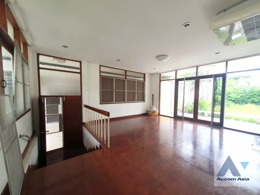29  2 br House For Rent in pattanakarn ,Bangkok ARL Ramkhamhaeng AA36622