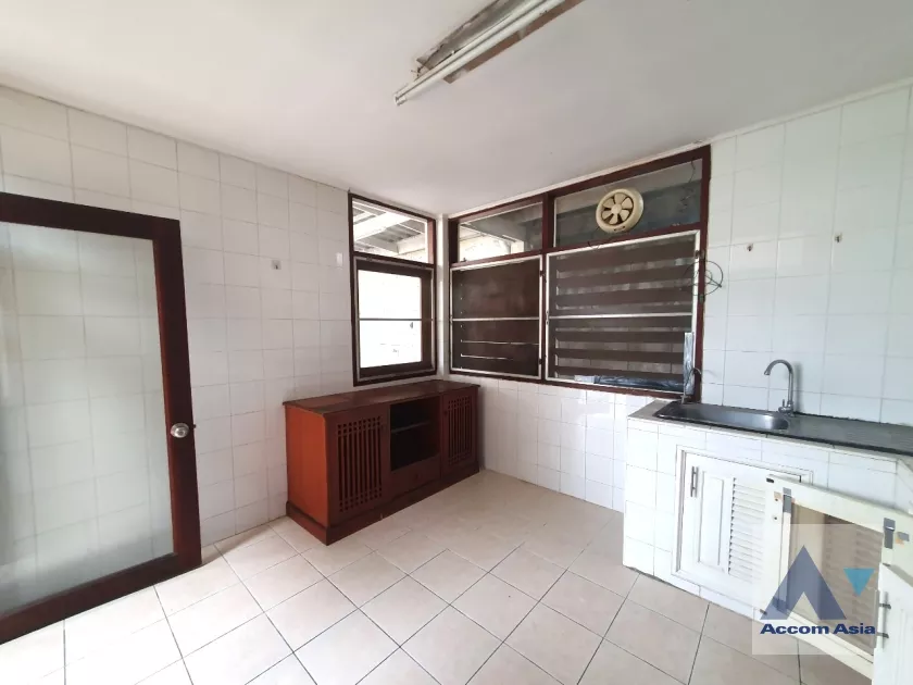 41  2 br House for rent and sale in Pattanakarn ,Bangkok ARL Ramkhamhaeng AA36622