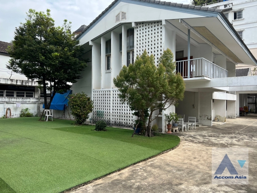  2  4 br House For Sale in Sukhumvit ,Bangkok BTS Phra khanong AA36624