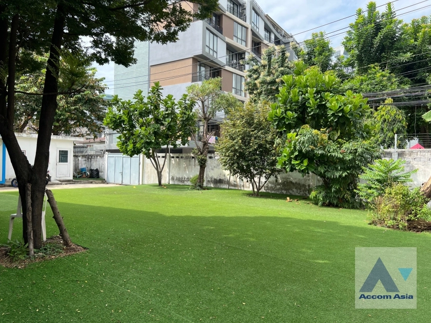  1  4 br House For Sale in Sukhumvit ,Bangkok BTS Phra khanong AA36624