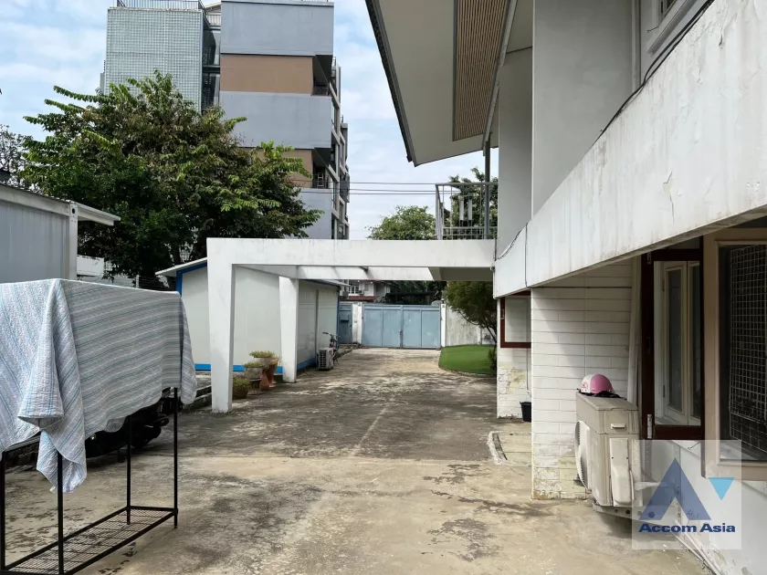  House For Sale in Sukhumvit, Bangkok  near BTS Phra khanong (AA36624)