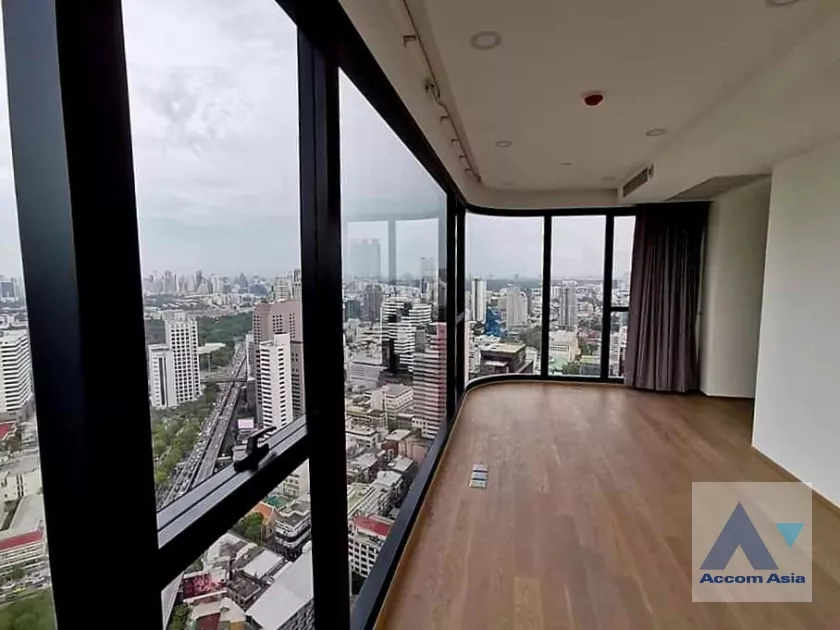  2 Bedrooms  Condominium For Sale in Silom, Bangkok  near MRT Sam Yan (AA36632)