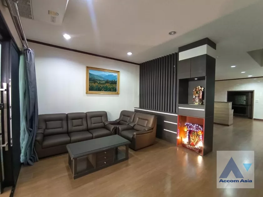 unit 4 Bedrooms  Townhouse For Rent & Sale in Rama 3, Bangkok  (AA36635)