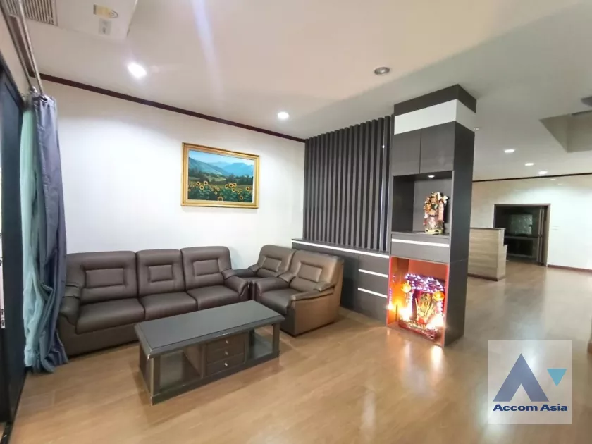 unit 4 Bedrooms  Townhouse For Rent & Sale in Rama 3, Bangkok  (AA36635)