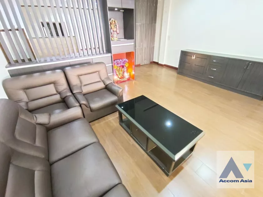 unit 4 Bedrooms  Townhouse For Rent & Sale in Rama 3, Bangkok  (AA36635)