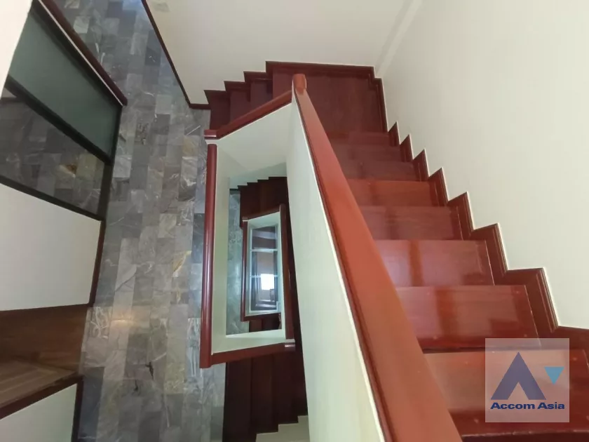 28  4 br Townhouse for rent and sale in Rama 3 ,Bangkok  AA36635