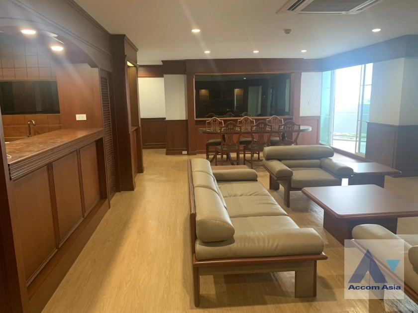 unit 3 Bedrooms  Condominium For Rent in Sukhumvit, Bangkok  near BTS Ekkamai (AA36637)