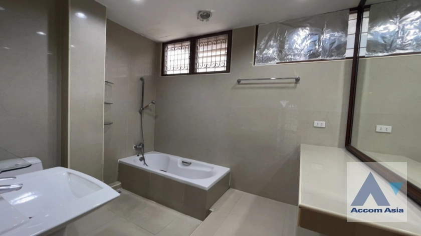 12  4 br House for rent and sale in Sukhumvit ,Bangkok BTS Ekkamai at Ekkamai Villas AA36656