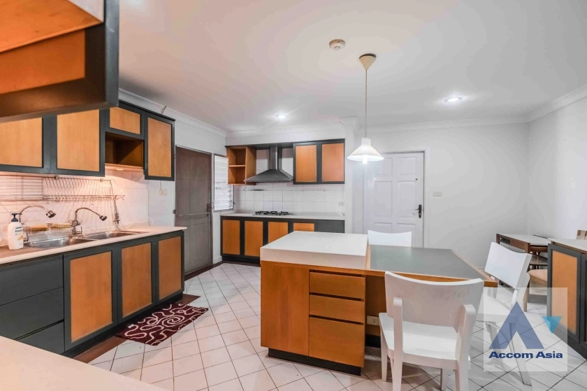 unit 3 Bedrooms  Condominium For Rent & Sale in Sukhumvit, Bangkok  near BTS Ekkamai (AA36666)