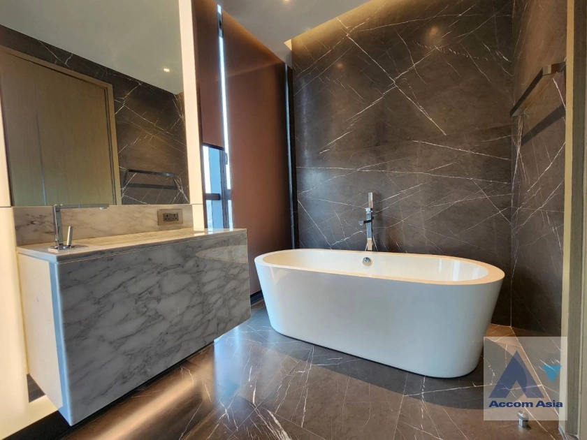 22  2 br Condominium For Sale in Sukhumvit ,Bangkok BTS Thong Lo at The Monument Thong Lo AA36676