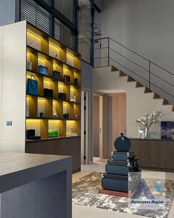  1  3 br Condominium For Sale in Sukhumvit ,Bangkok MRT Phetchaburi at The Lofts Asoke AA36689