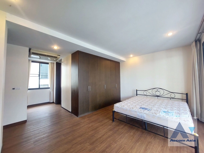 32  3 br House For Rent in Sathorn ,Bangkok MRT Khlong Toei 55091