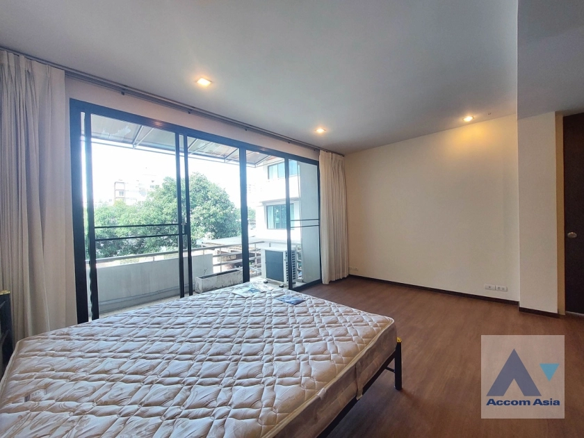 26  3 br House For Rent in Sathorn ,Bangkok MRT Khlong Toei 55091