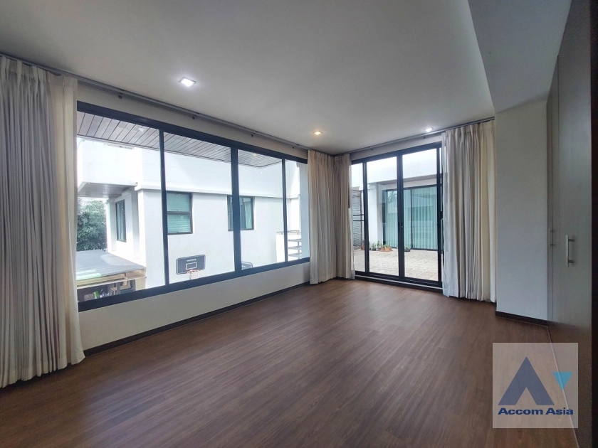 20  3 br House For Rent in sathorn ,Bangkok MRT Khlong Toei 55091