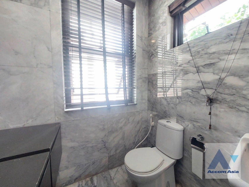 38  3 br House For Rent in Sathorn ,Bangkok MRT Khlong Toei 55091