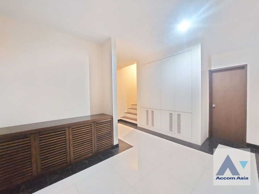 41  3 br House For Rent in Sathorn ,Bangkok MRT Khlong Toei 55091